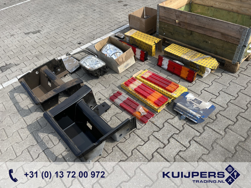 Mercedes-Benz Actros MP 3 MegaSpace / Lights / Body parts / Verlichting / Carrosseriedelen - Body and exterior: picture 1 Mercedes-Benz Actros MP 3 MegaSpace / Lights / Body parts / Verlichting / Carrosseriedelen - Body and exterior: picture 1