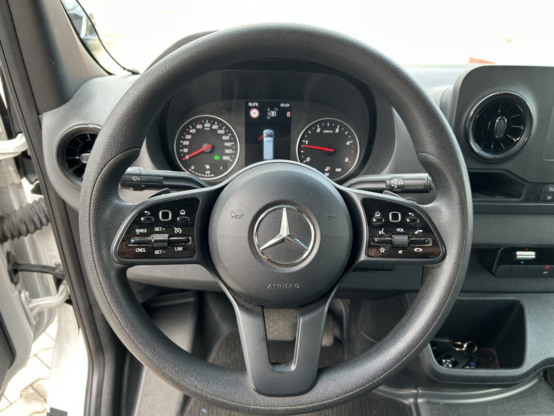 Mercedes-Benz Sprinter 515 1.9 CDI / Box Damage - Schade / Loadlift / APK TUV 04-26 - Box van: picture 4 Mercedes-Benz Sprinter 515 1.9 CDI / Box Damage - Schade / Loadlift / APK TUV 04-26 - Box van: picture 4