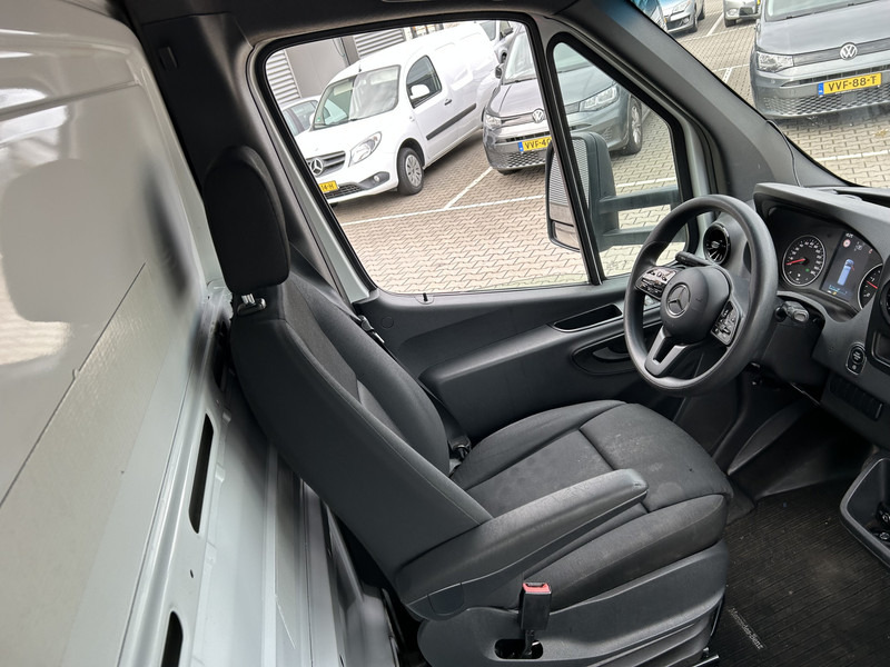 Mercedes-Benz Sprinter 515 1.9 CDI / Box Damage - Schade / Loadlift / APK TUV 04-26 - Box van: picture 3 Mercedes-Benz Sprinter 515 1.9 CDI / Box Damage - Schade / Loadlift / APK TUV 04-26 - Box van: picture 3