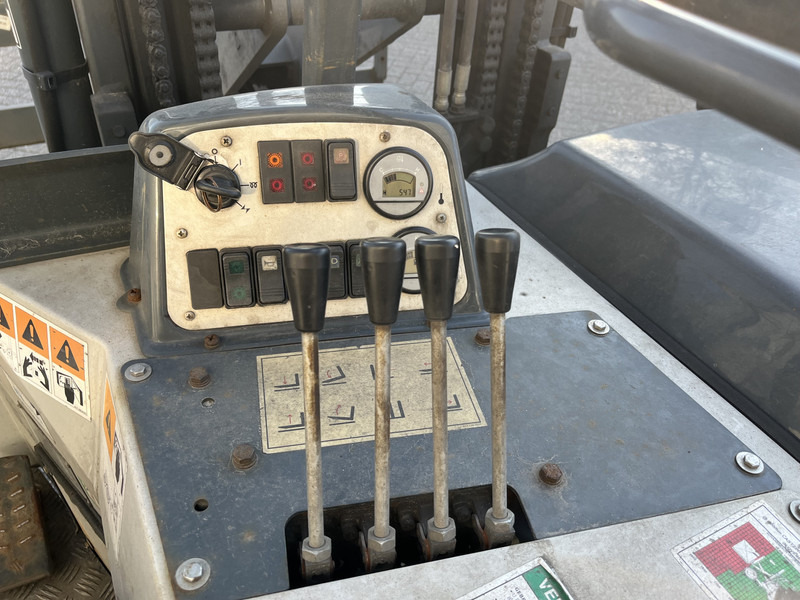 Moffett M4 20.1 / 547 Hours / 2020 / Schaarlift / Kooiaap / Meeneem heftruck - Diesel forklift: picture 5 Moffett M4 20.1 / 547 Hours / 2020 / Schaarlift / Kooiaap / Meeneem heftruck - Diesel forklift: picture 5