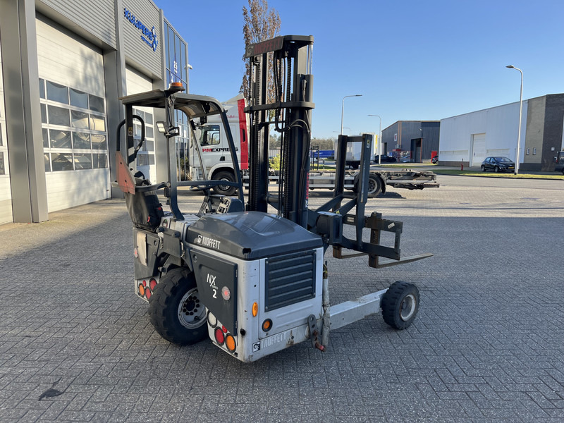 Moffett M4 20.1 / 547 Hours / 2020 / Schaarlift / Kooiaap / Meeneem heftruck - Diesel forklift: picture 2 Moffett M4 20.1 / 547 Hours / 2020 / Schaarlift / Kooiaap / Meeneem heftruck - Diesel forklift: picture 2