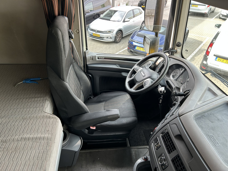 DAF XF 450 FT Space Cab / 813 dkm / New Tacho V2 / New Clutch / NL Truck - Tractor unit: picture 3 DAF XF 450 FT Space Cab / 813 dkm / New Tacho V2 / New Clutch / NL Truck - Tractor unit: picture 3