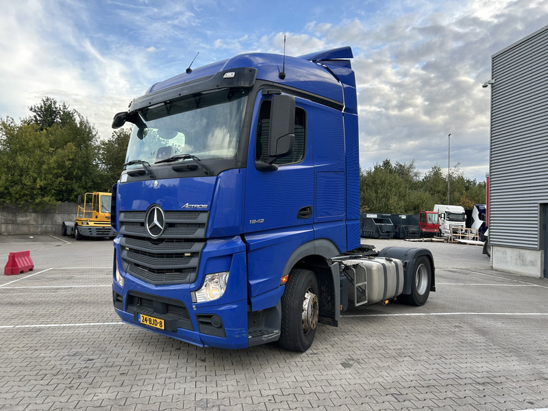 Tractor unit Mercedes-Benz Actros 1842 StreamSpace / 939 dkm / 2 Tanks / NL Truck: picture 18 Tractor unit Mercedes-Benz Actros 1842 StreamSpace / 939 dkm / 2 Tanks / NL Truck: picture 18