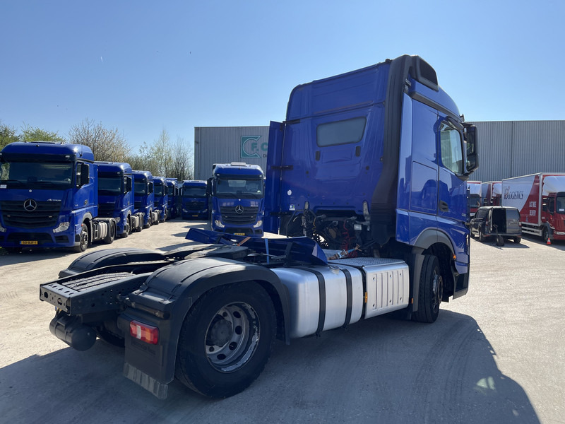 Mercedes-Benz Actros 1842 Streamspace / 890 dkm / 2 Tanks / NL Truck / 10x in stock - Tractor unit: picture 2 Mercedes-Benz Actros 1842 Streamspace / 890 dkm / 2 Tanks / NL Truck / 10x in stock - Tractor unit: picture 2