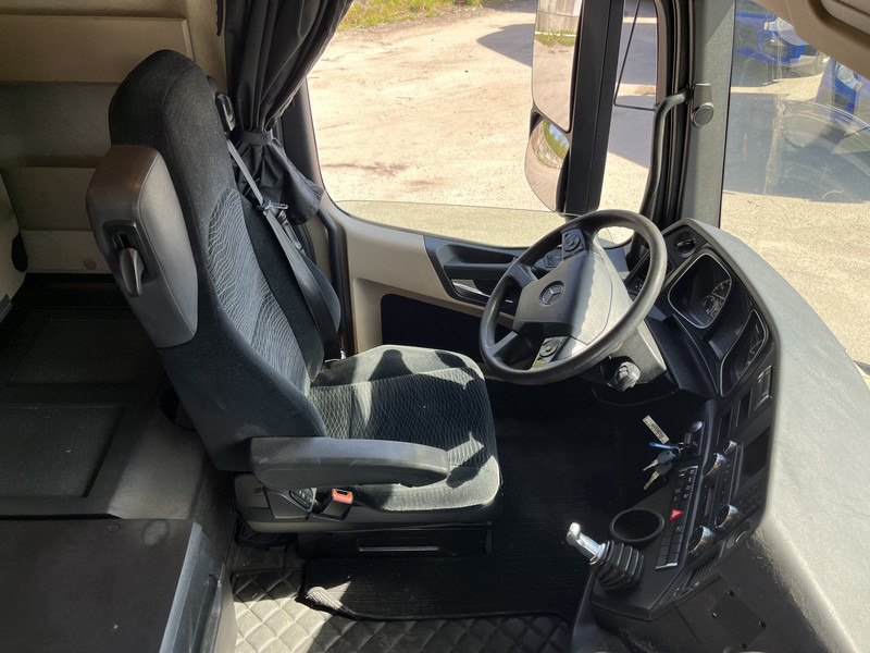 Mercedes-Benz Actros 1842 Streamspace / 897 dkm / 2 Tanks / NL Truck - Tractor unit: picture 3 Mercedes-Benz Actros 1842 Streamspace / 897 dkm / 2 Tanks / NL Truck - Tractor unit: picture 3