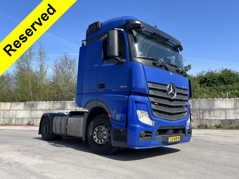 Mercedes-Benz Actros 1842 Streamspace / 897 dkm / 2 Tanks / NL Truck - Tractor unit: picture 1 Mercedes-Benz Actros 1842 Streamspace / 897 dkm / 2 Tanks / NL Truck - Tractor unit: picture 1