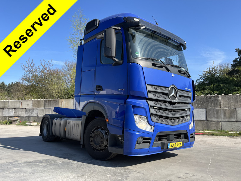 Mercedes-Benz Actros 1842 Streamspace / 933 dkm / 2 Tanks / NL Truck - Tractor unit: picture 1 Mercedes-Benz Actros 1842 Streamspace / 933 dkm / 2 Tanks / NL Truck - Tractor unit: picture 1