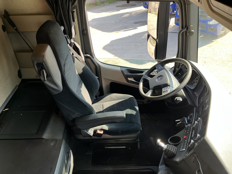 Mercedes-Benz Actros 1842 Streamspace / 945 dkm / 2 Tanks / NL Truck / 15x in stock - Tractor unit: picture 3 Mercedes-Benz Actros 1842 Streamspace / 945 dkm / 2 Tanks / NL Truck / 15x in stock - Tractor unit: picture 3