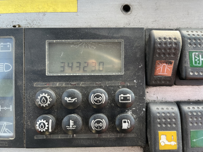 Terberg YT 182 / Terminal Tractor / Airco / Cummins - Tractor unit: picture 5 Terberg YT 182 / Terminal Tractor / Airco / Cummins - Tractor unit: picture 5