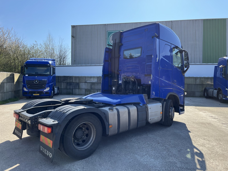 Volvo FH 420 Globetrotter / 794 dkm / 2 Tanks / VEB+ / APK TUV 07-25 - Tractor unit: picture 2 Volvo FH 420 Globetrotter / 794 dkm / 2 Tanks / VEB+ / APK TUV 07-25 - Tractor unit: picture 2