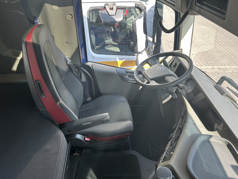 Volvo FH 420 Globetrotter / 921 dkm / 2 Tanks / VEB+ / NL Truck - Tractor unit: picture 3 Volvo FH 420 Globetrotter / 921 dkm / 2 Tanks / VEB+ / NL Truck - Tractor unit: picture 3