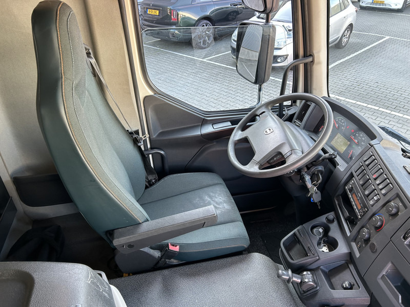 Volvo FL 210 / 12 Ton / 203 dkm / Wrapped / Box / Laadklep / APK 01-26 - Box truck: picture 3 Volvo FL 210 / 12 Ton / 203 dkm / Wrapped / Box / Laadklep / APK 01-26 - Box truck: picture 3