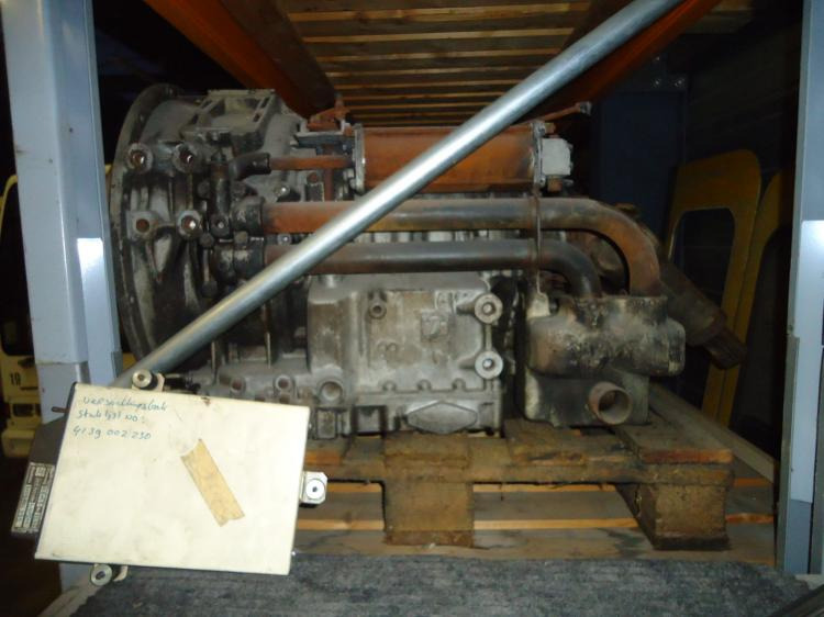 ZF 4HP500 automaatbak uit een DAF Den Oudsten MB200 - Gearbox: picture 2 ZF 4HP500 automaatbak uit een DAF Den Oudsten MB200 - Gearbox: picture 2