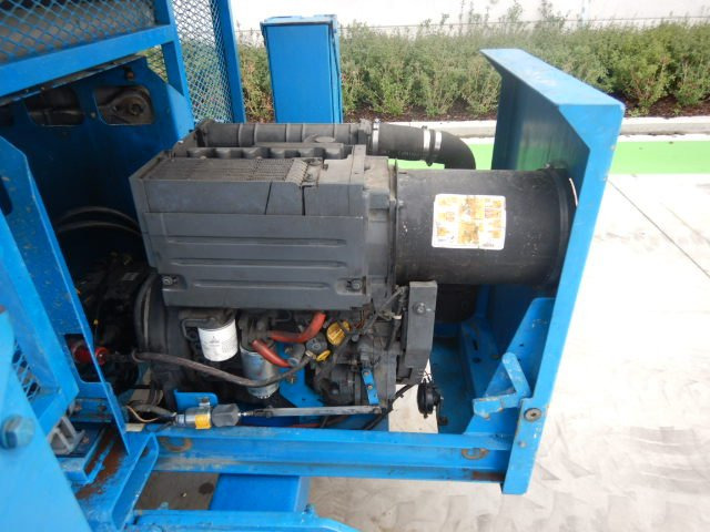 Used scissor Lift Diesel 4x4 GENIE GS-4390-RT - Scissor lift: picture 5 Used scissor Lift Diesel 4x4 GENIE GS-4390-RT - Scissor lift: picture 5