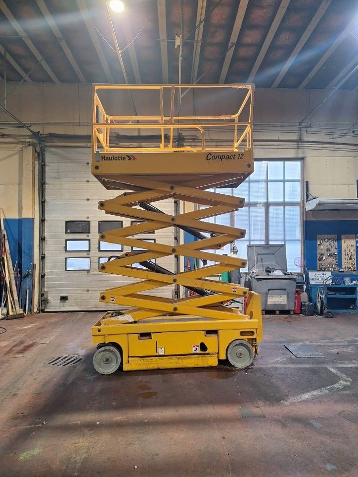 Haulotte Compact 12 - Scissor lift: picture 1 Haulotte Compact 12 - Scissor lift: picture 1
