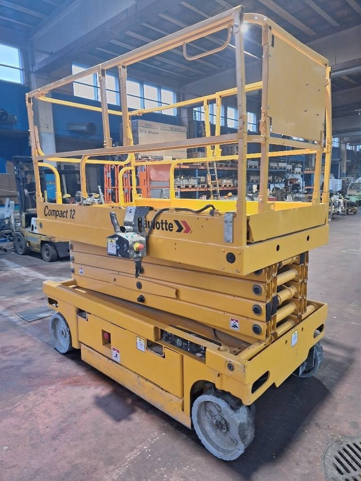 Haulotte Compact 12 - Scissor lift: picture 3 Haulotte Compact 12 - Scissor lift: picture 3