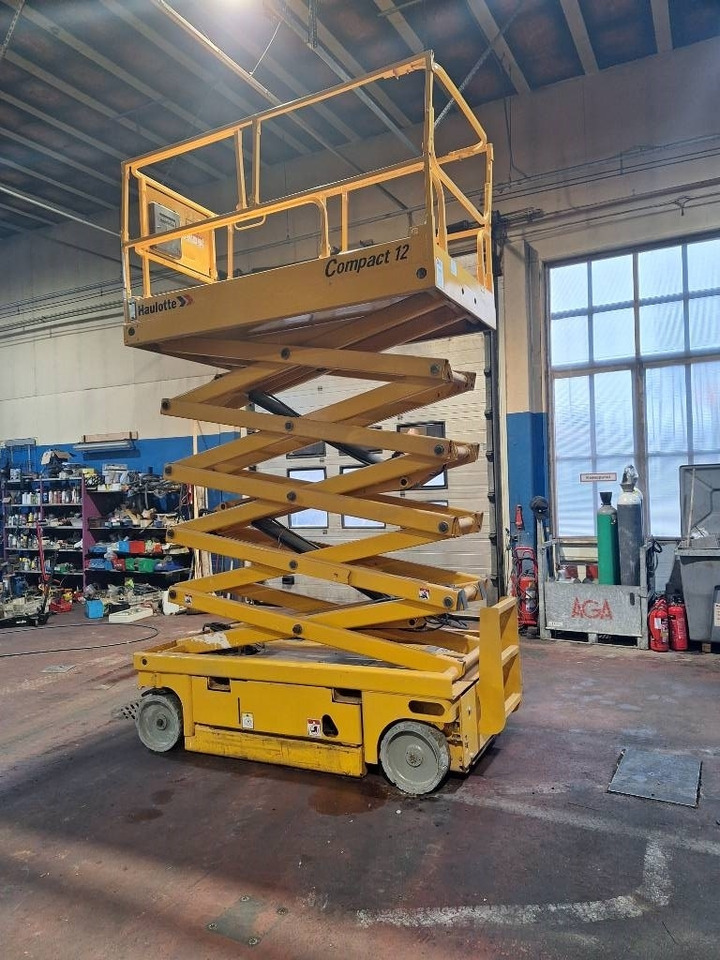 Haulotte Compact 12 - Scissor lift: picture 2 Haulotte Compact 12 - Scissor lift: picture 2