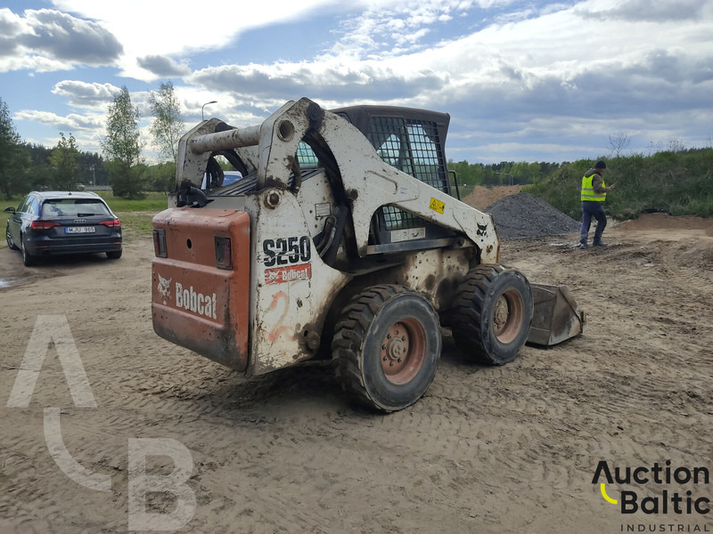 Bobcat S 250 - Skid steer loader: picture 4 Bobcat S 250 - Skid steer loader: picture 4
