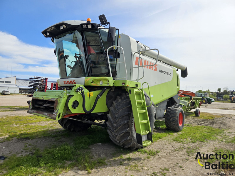 Claas Lexion 550 - Combine harvester: picture 1 Claas Lexion 550 - Combine harvester: picture 1