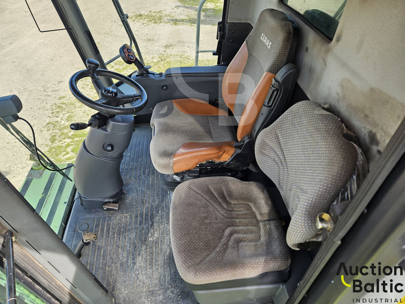Combine harvester for transportation of food Claas Lexion 550: picture 9