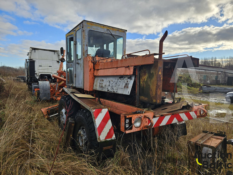 GRADER - Grader: picture 3 GRADER - Grader: picture 3