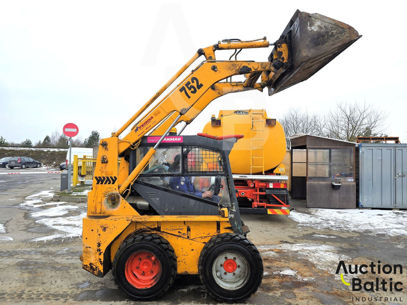 Locust 752 - Skid steer loader: picture 3 Locust 752 - Skid steer loader: picture 3