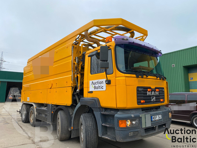 MAN T46 - Vacuum truck: picture 1 MAN T46 - Vacuum truck: picture 1