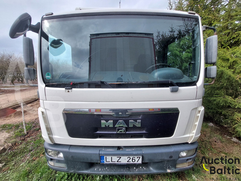 MAN TGL8.180 - Box truck: picture 2 MAN TGL8.180 - Box truck: picture 2
