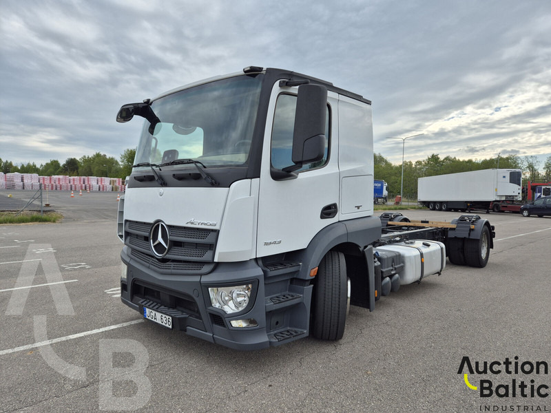Mercedes-Benz Actros 1843 - Cab chassis truck: picture 1 Mercedes-Benz Actros 1843 - Cab chassis truck: picture 1