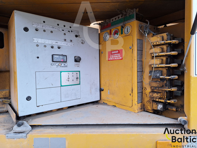 Stationary concrete pump Mercedes-Benz Axor 2628: picture 8