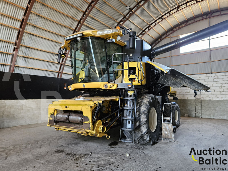 New Holland CR 9080 - Combine harvester: picture 1 New Holland CR 9080 - Combine harvester: picture 1