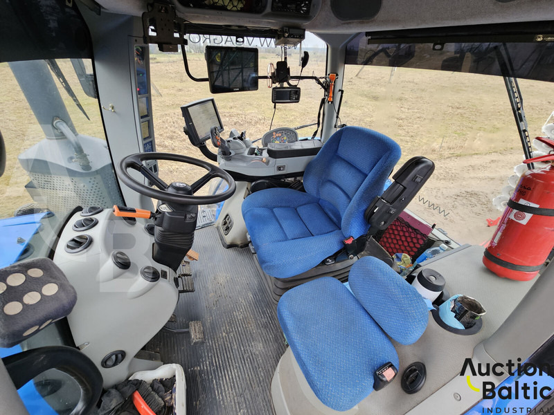 New Holland T 8.410 - Farm tractor: picture 4 New Holland T 8.410 - Farm tractor: picture 4
