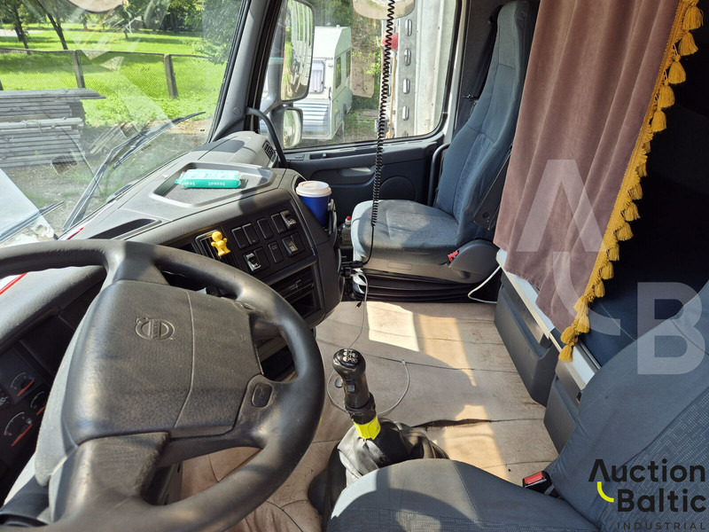 Tractor unit Volvo FH460: picture 6