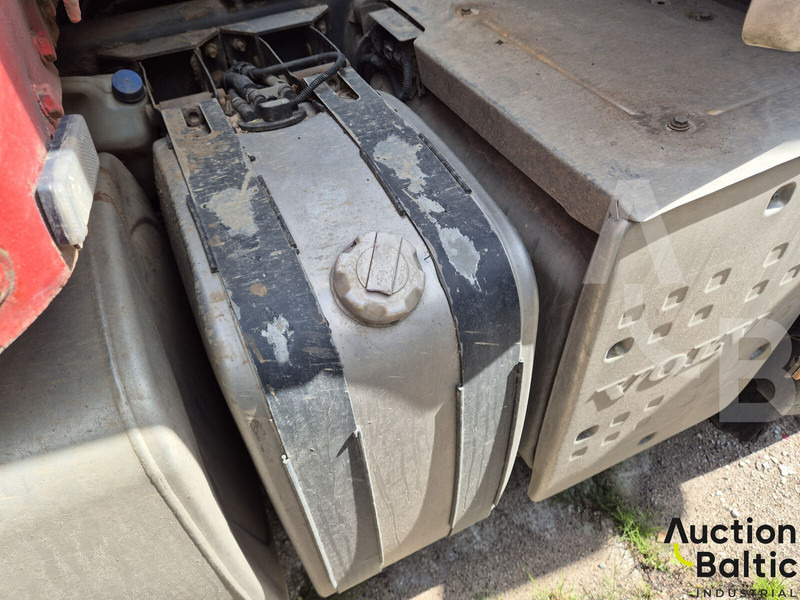 Tractor unit Volvo FH460: picture 15