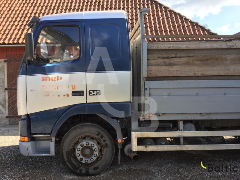 Volvo FH12 - Dropside/ Flatbed truck: picture 5 Volvo FH12 - Dropside/ Flatbed truck: picture 5