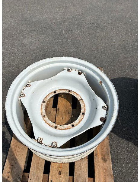New Holland velg 12 x 28 - Rim: picture 2 New Holland velg 12 x 28 - Rim: picture 2