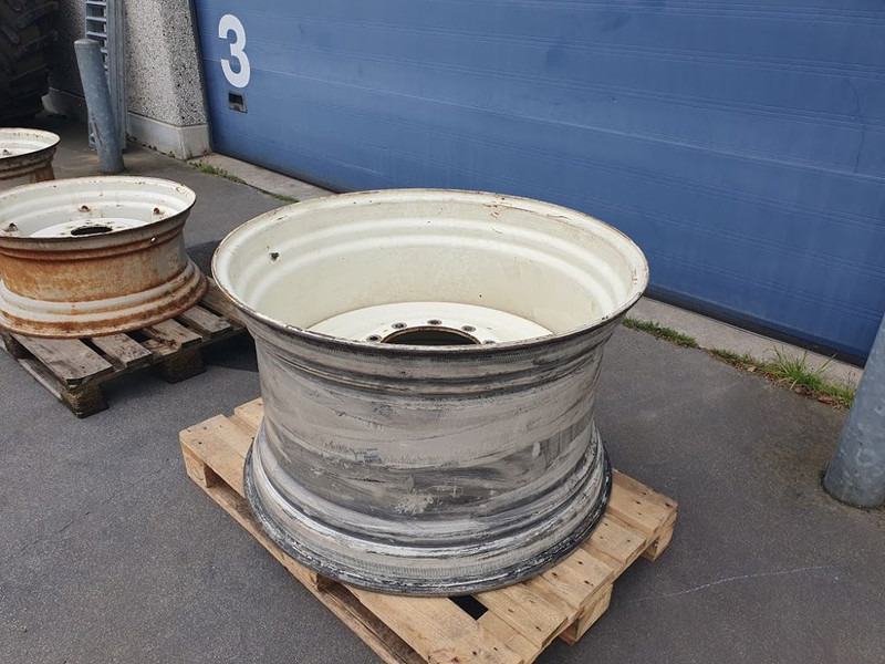 New Holland velg 23x38 - Rim: picture 1 New Holland velg 23x38 - Rim: picture 1