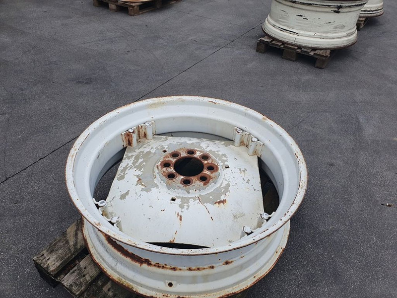 New Holland velgen 12x38 - Rim: picture 4 New Holland velgen 12x38 - Rim: picture 4