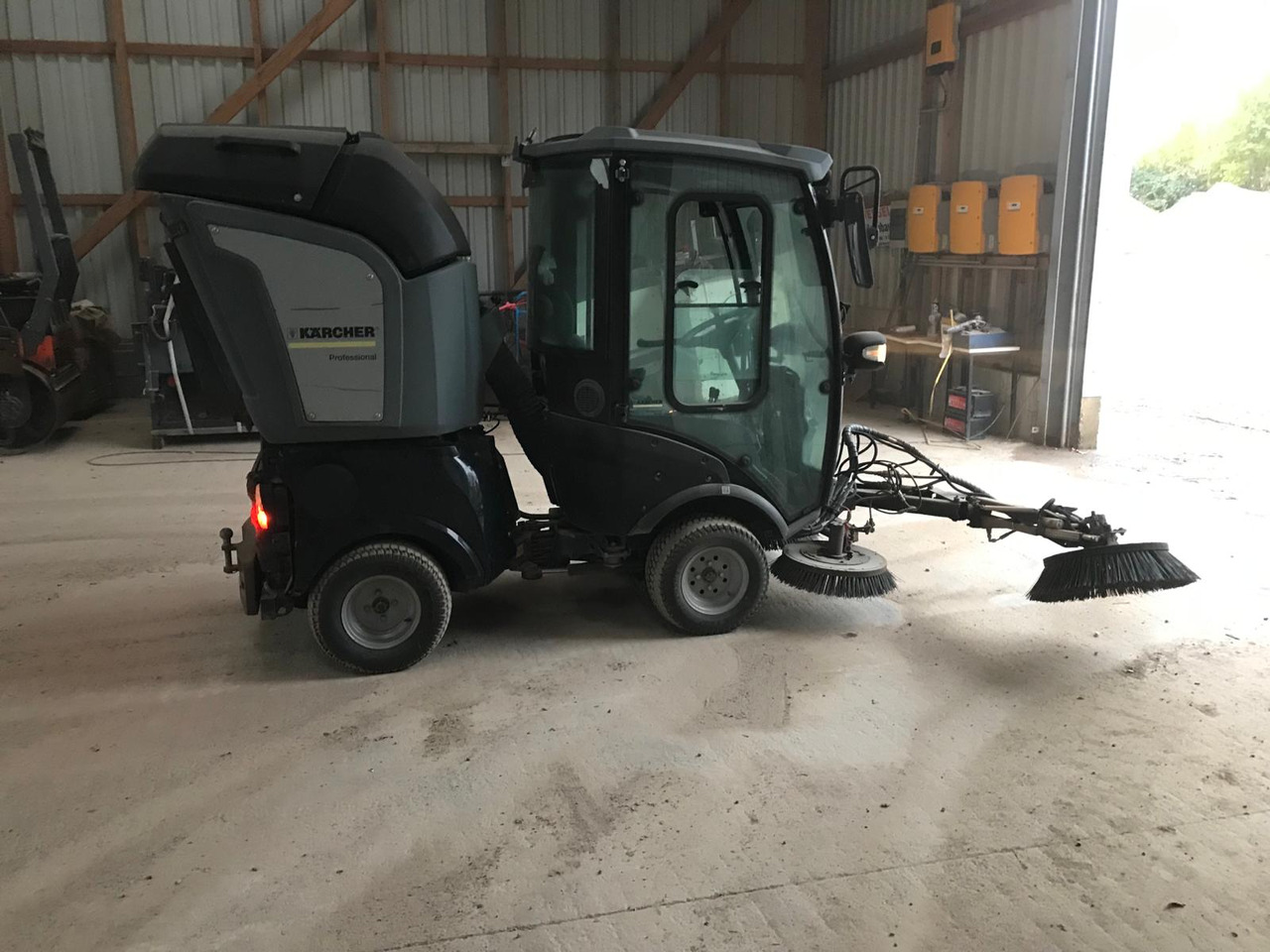 KÄRCHER MIC 34 C - Road sweeper: picture 2 KÄRCHER MIC 34 C - Road sweeper: picture 2