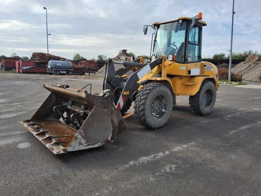 Volvo L 30 B-Z/K incl. 3-1-shovel and pal.-fork - Wheel loader: picture 1 Volvo L 30 B-Z/K incl. 3-1-shovel and pal.-fork - Wheel loader: picture 1