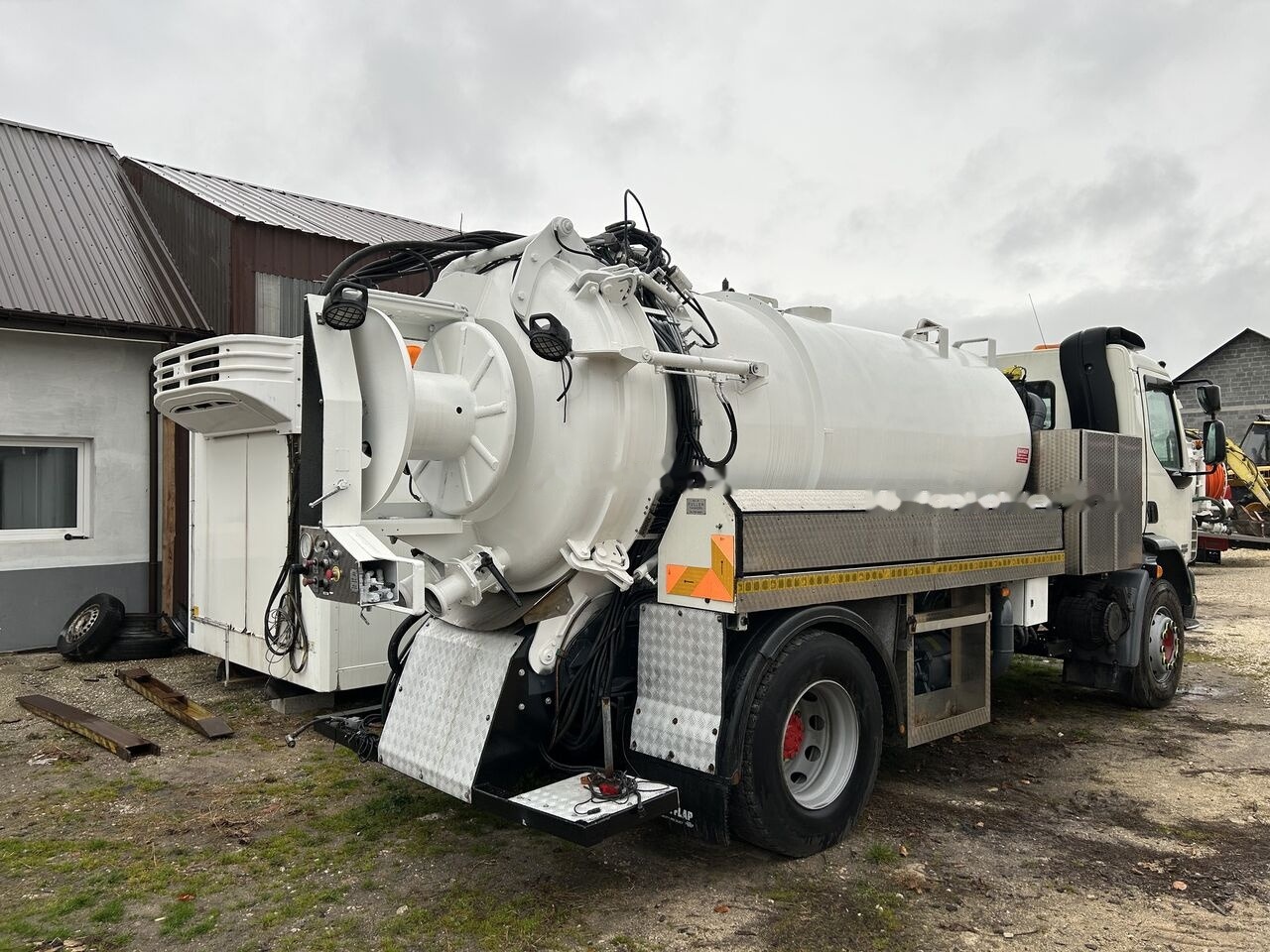 DAF LF55.250 combi tanker - Vacuum truck: picture 1 DAF LF55.250 combi tanker - Vacuum truck: picture 1