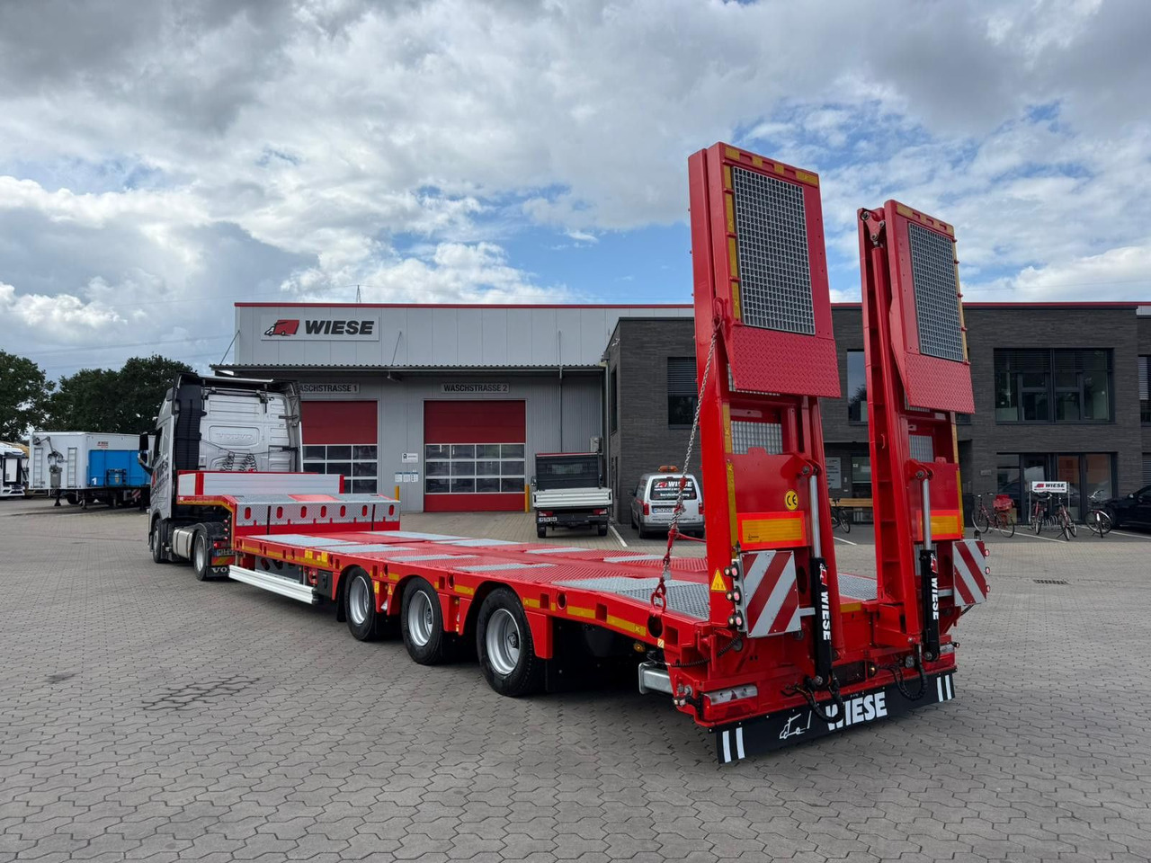 Kässbohrer SLS.HS Tieflader mit hydr. Schwanenhals Kässbohrer SLS.HS Tieflader mit hydr. Schwanenhals - Low loader semi-trailer: picture 1 Kässbohrer SLS.HS Tieflader mit hydr. Schwanenhals Kässbohrer SLS.HS Tieflader mit hydr. Schwanenhals - Low loader semi-trailer: picture 1