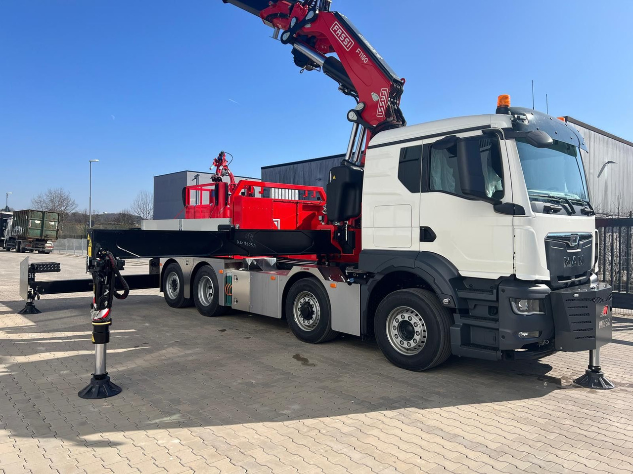MAN 8x4 mit F1150RA.2.28 L616 Winde, 2.per. Korb - Dropside/ Flatbed truck, Crane truck: picture 1 MAN 8x4 mit F1150RA.2.28 L616 Winde, 2.per. Korb - Dropside/ Flatbed truck, Crane truck: picture 1