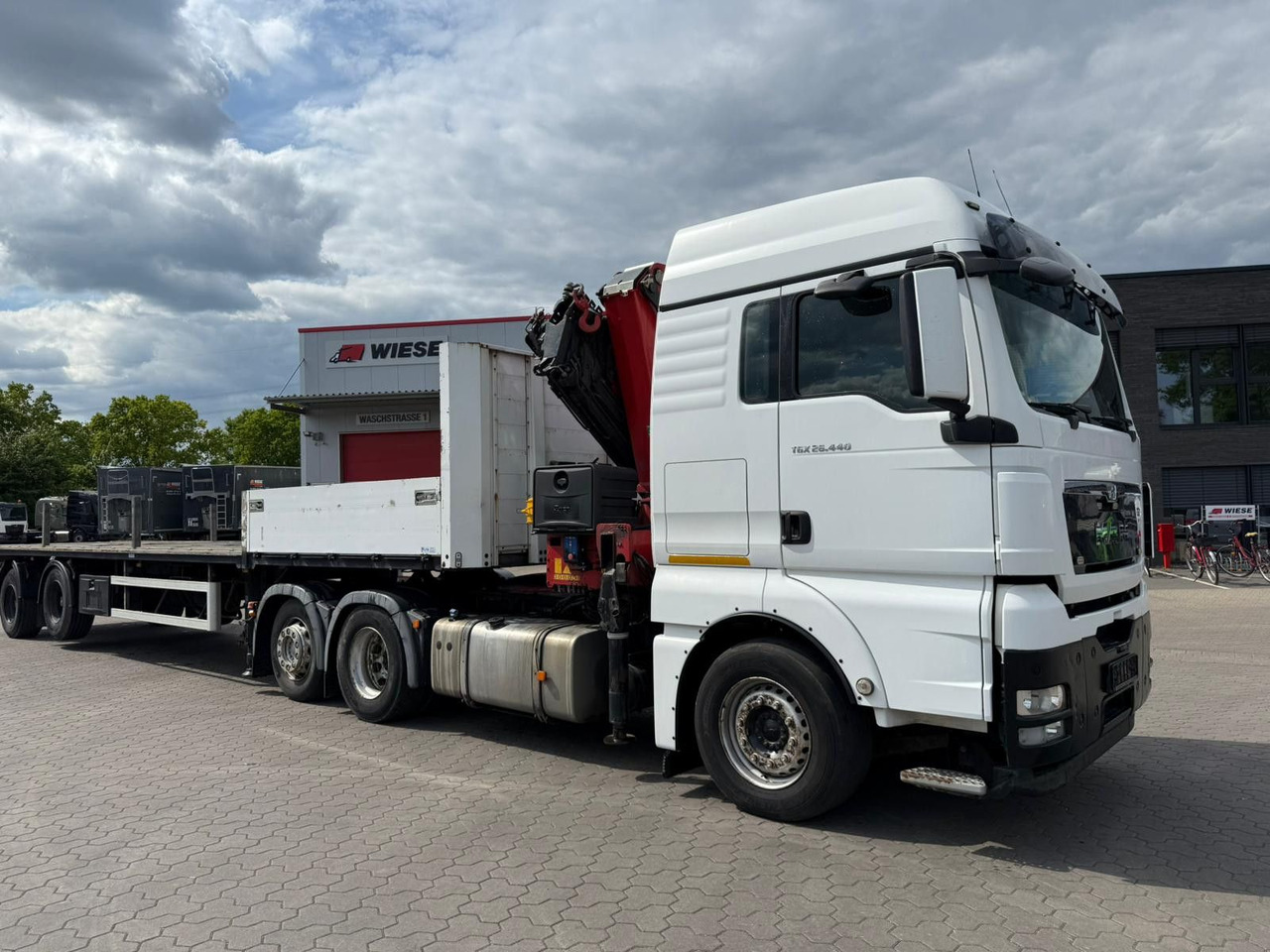 MAN TGX 26.440 6x2 mit HMF 3000-5 Kran - Crane truck: picture 1 MAN TGX 26.440 6x2 mit HMF 3000-5 Kran - Crane truck: picture 1