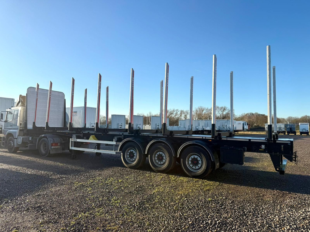 PAVIC Holzauflieger mit Schemel und Rungen - Timber semi-trailer: picture 4 PAVIC Holzauflieger mit Schemel und Rungen - Timber semi-trailer: picture 4