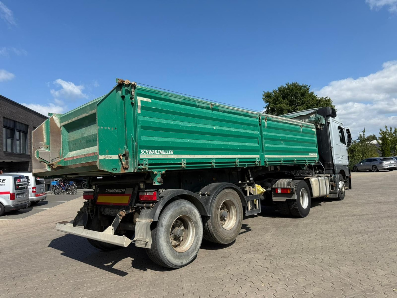 Schwarzmüller 2 Achs Dreiseitenkipper 21m³ mit elektr. Verdeck - Tipper semi-trailer: picture 3 Schwarzmüller 2 Achs Dreiseitenkipper 21m³ mit elektr. Verdeck - Tipper semi-trailer: picture 3