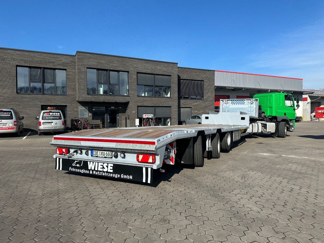 Tieflader Zwangslenkung Betonteile Fertigteile - Low loader semi-trailer: picture 1 Tieflader Zwangslenkung Betonteile Fertigteile - Low loader semi-trailer: picture 1