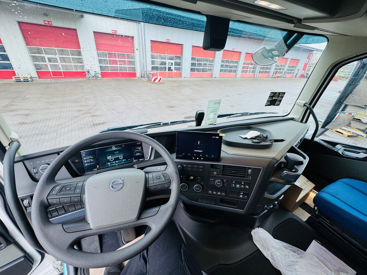 Dropside/ Flatbed truck, Crane truck Volvo FH 500 8x4 Kran F710 RA2.27 Jib & Winde Sofort: picture 10