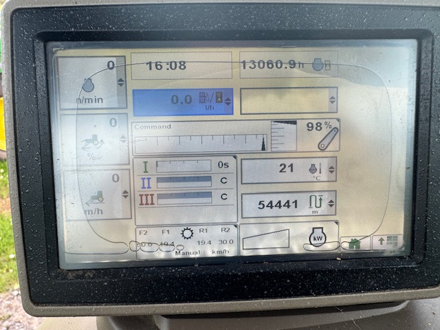 Farm tractor JOHN DEERE 6210R: picture 14 Farm tractor JOHN DEERE 6210R: picture 14