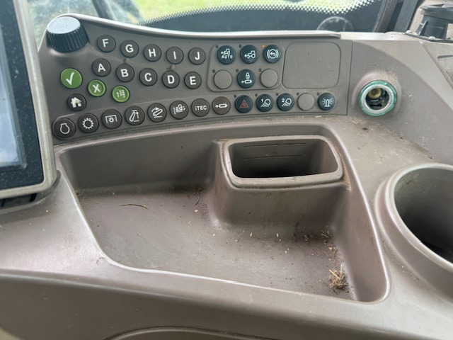 Farm tractor JOHN DEERE 6210R: picture 10 Farm tractor JOHN DEERE 6210R: picture 10